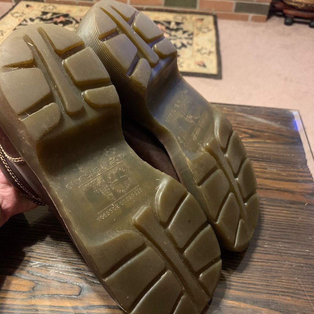 SOLD. Doc Martens made in England leather Sz  8 boots - Picture 4 of 15
